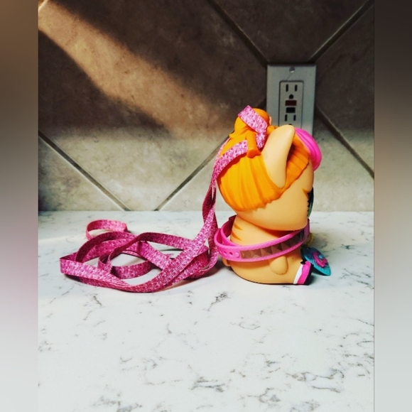 MGA LOL Surprise Biggie Pets Neon Kitty Bookbag Piggy Bank - Picture 8 of 9